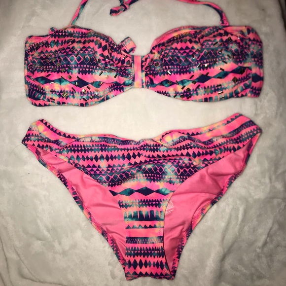 Bikini - Picture 1 of 1